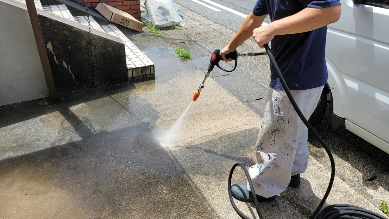 駐車場洗浄中