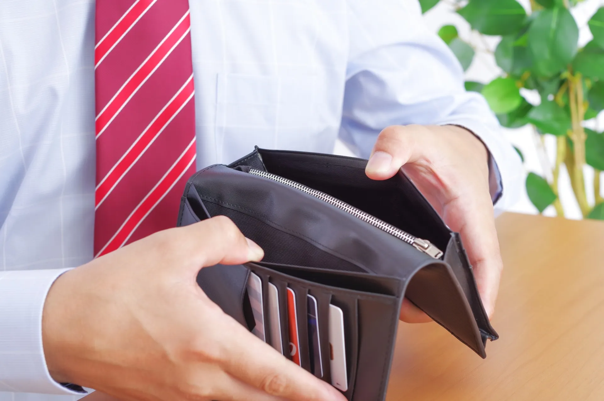 「物価ばかり上がるのに、給料は上がらない…」そんなあなたへ。今できる対策と考え方