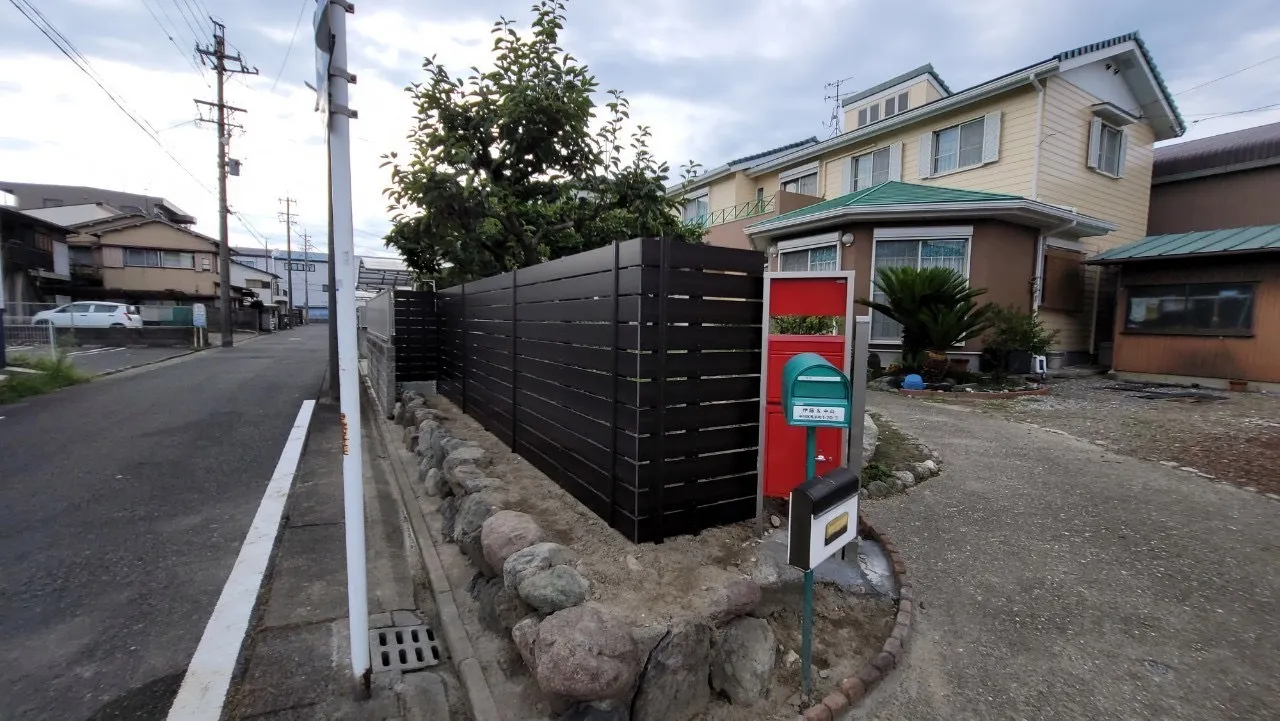 角地だからこそ気になる視線…。人通りを考えた外構計画